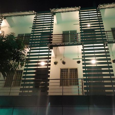 Jippus Galaxy Budget Air Port Hotel Kochi Exterior photo