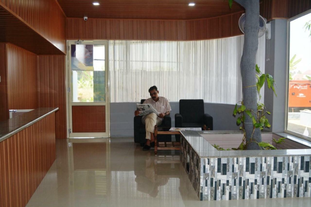 Jippus Galaxy Budget Air Port Hotel Kochi Exterior photo