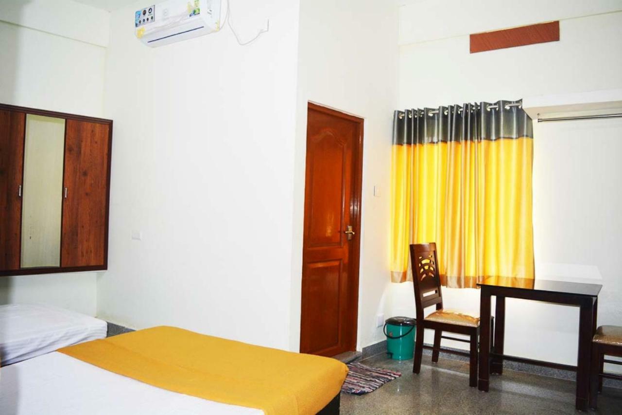 Jippus Galaxy Budget Air Port Hotel Kochi Exterior photo