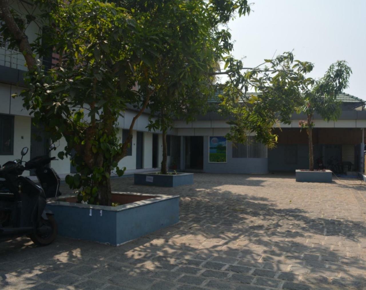 Jippus Galaxy Budget Air Port Hotel Kochi Exterior photo