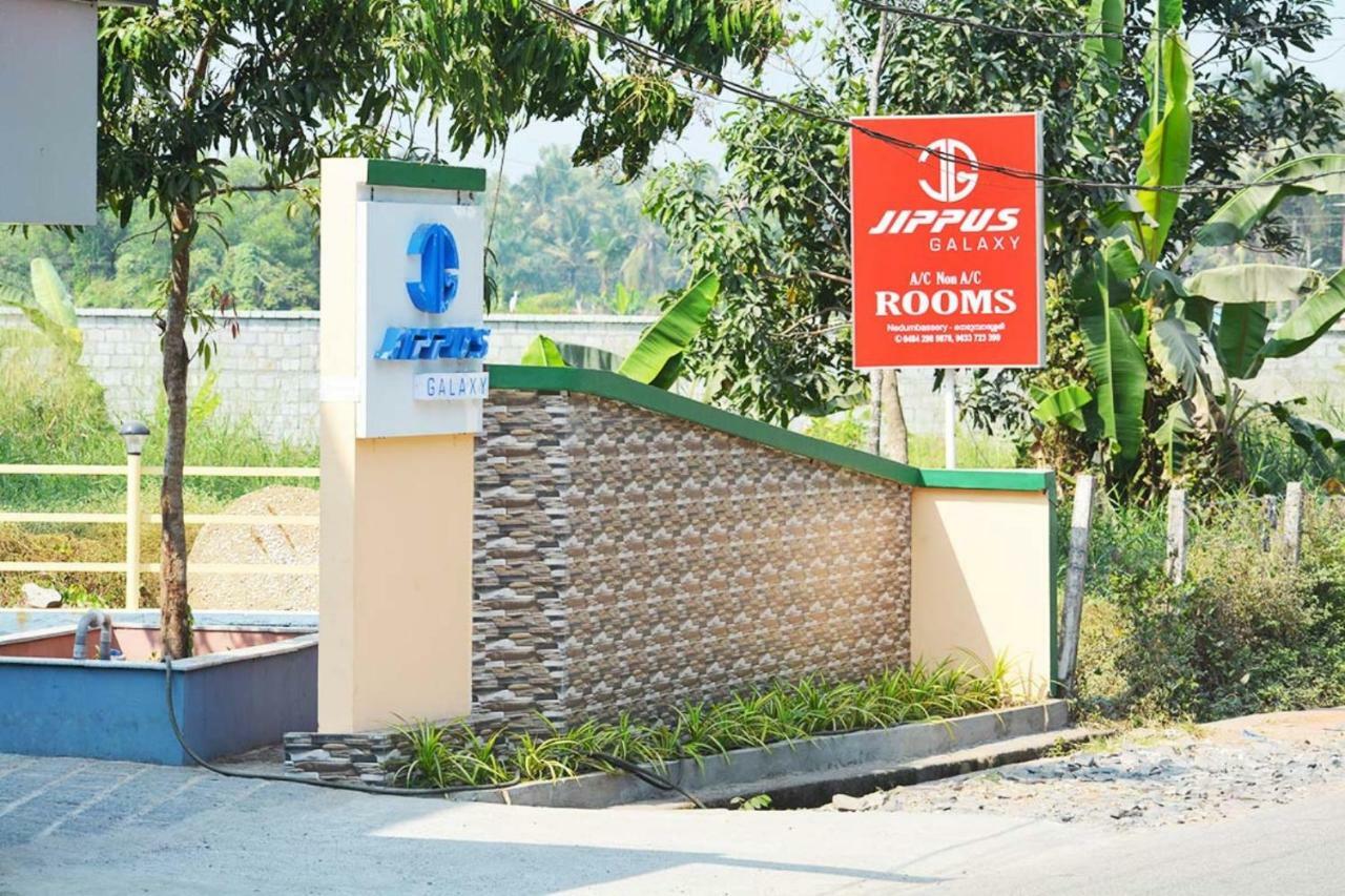 Jippus Galaxy Budget Air Port Hotel Kochi Exterior photo