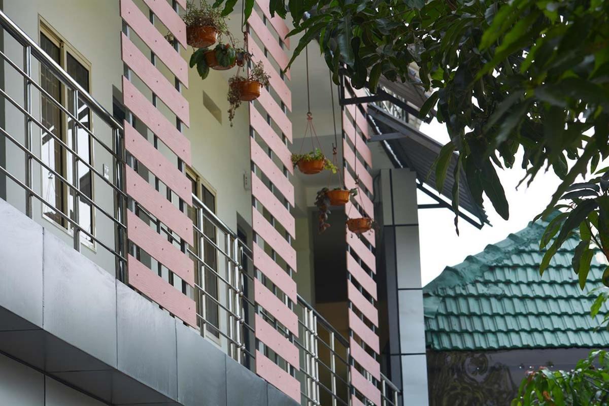 Jippus Galaxy Budget Air Port Hotel Kochi Exterior photo