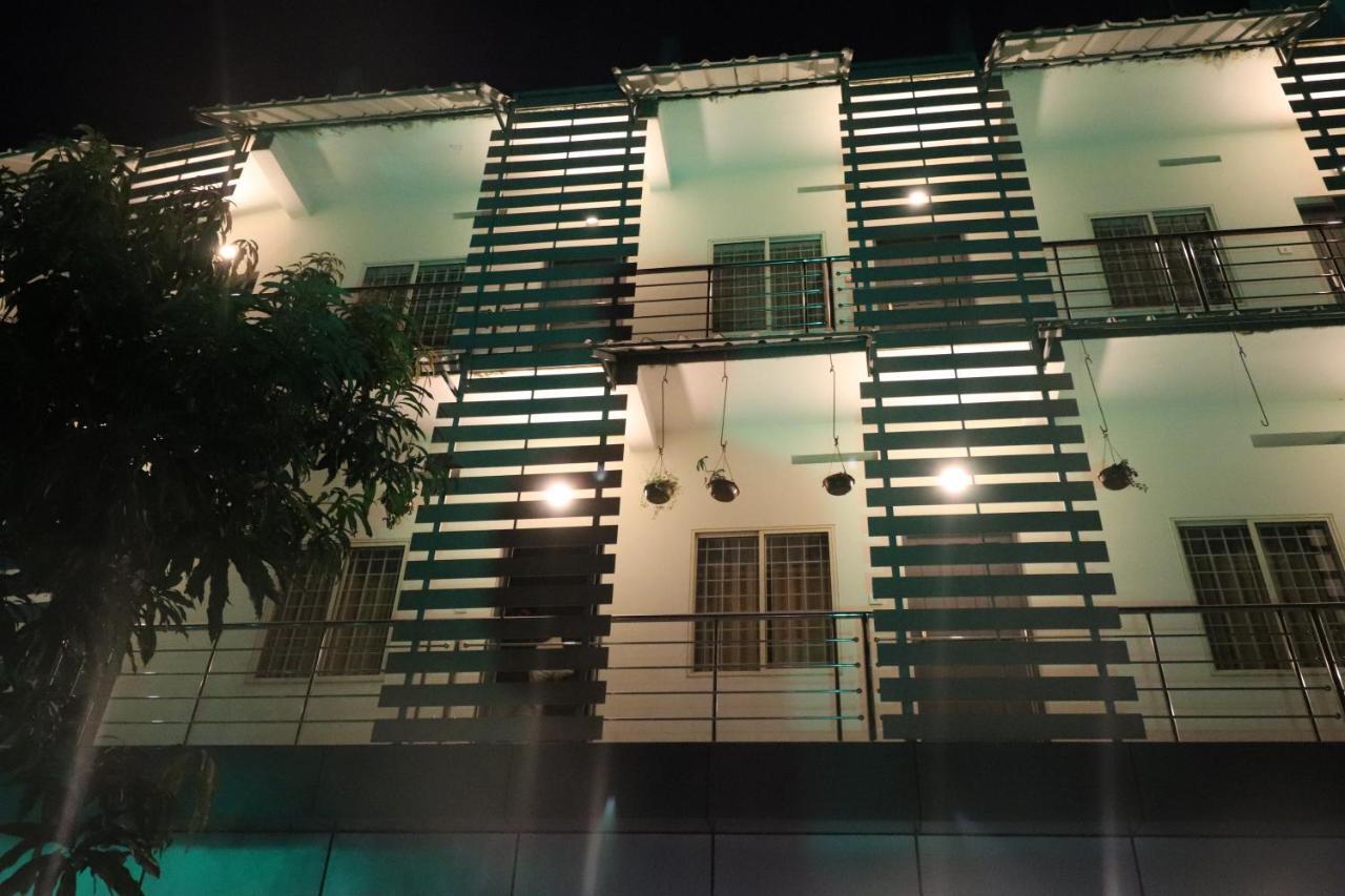 Jippus Galaxy Budget Air Port Hotel Kochi Exterior photo