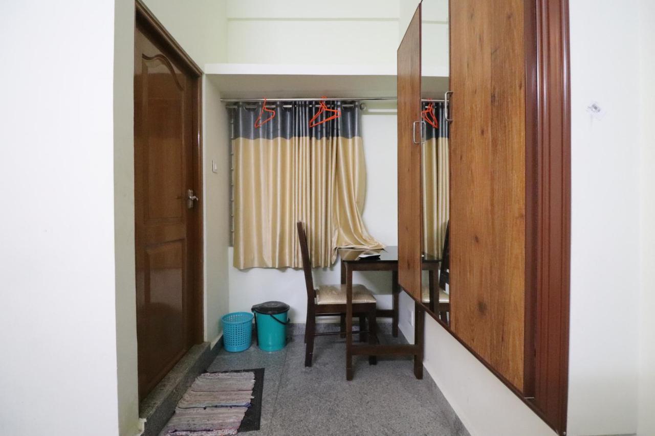 Jippus Galaxy Budget Air Port Hotel Kochi Exterior photo