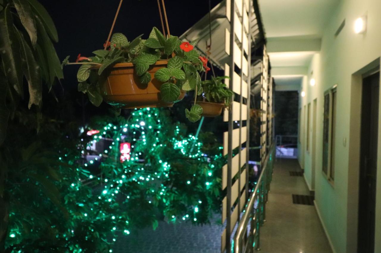 Jippus Galaxy Budget Air Port Hotel Kochi Exterior photo