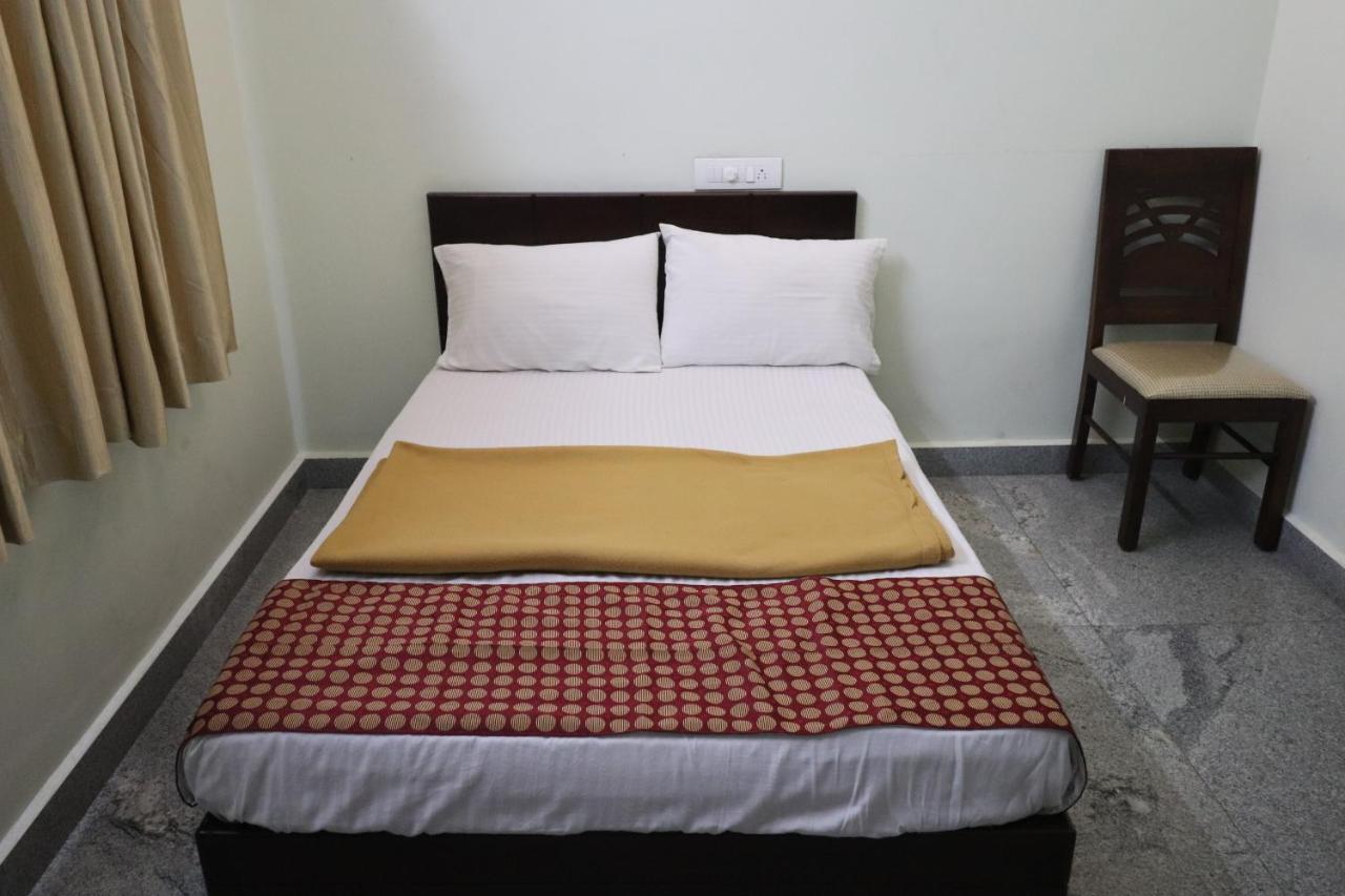 Jippus Galaxy Budget Air Port Hotel Kochi Exterior photo